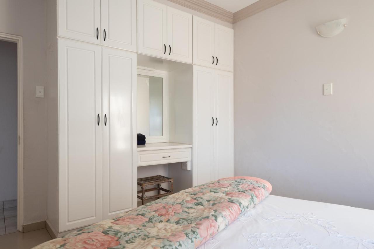 Апартаменты Le Rocella 4 - 2 Adults And 4 Children Only Баллито Экстерьер фото